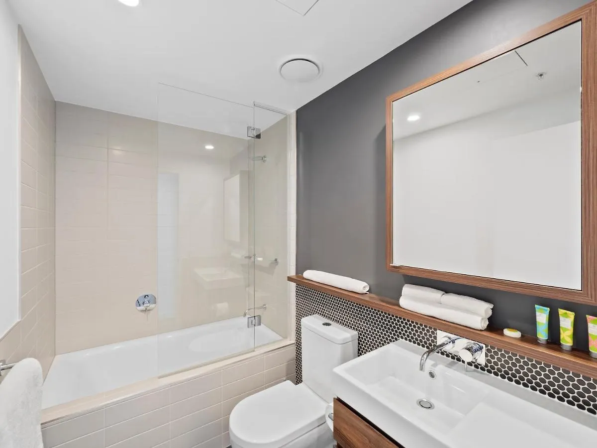 Lucid Living Brisbane Aparthotel 3*,